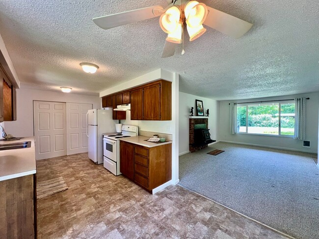 Building Photo - PENDING APPLICATION; (#738) Duplex Near Sq...