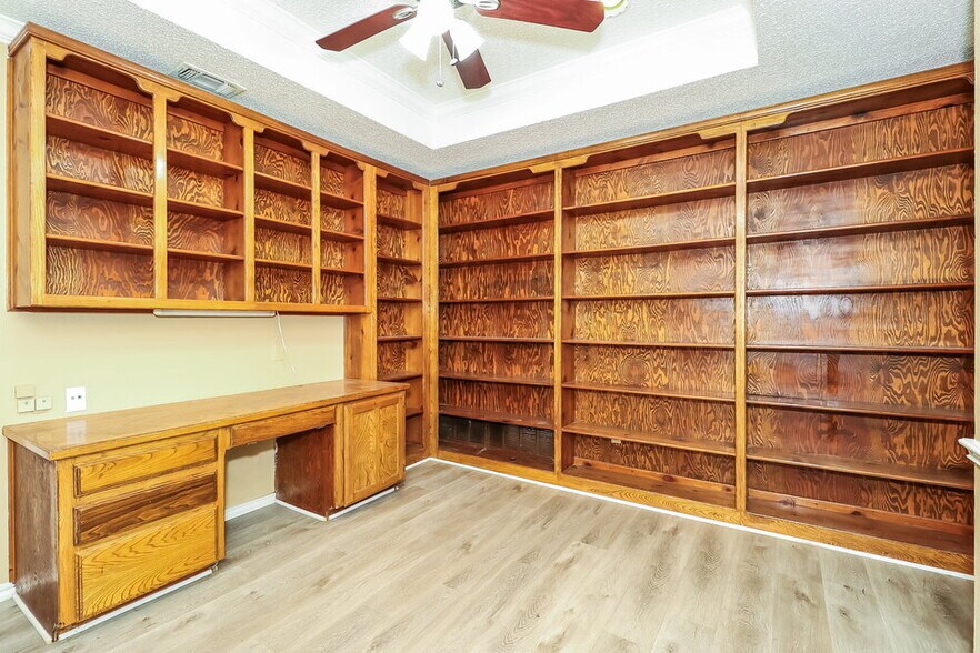 Building Photo - 4900 Barberry Dr