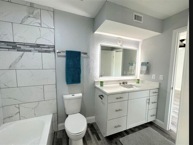 Building Photo - 3525 Sable Palm Ln