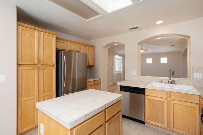 Building Photo - Schedule a tour today for a BEAUTIFUL 3-Be...