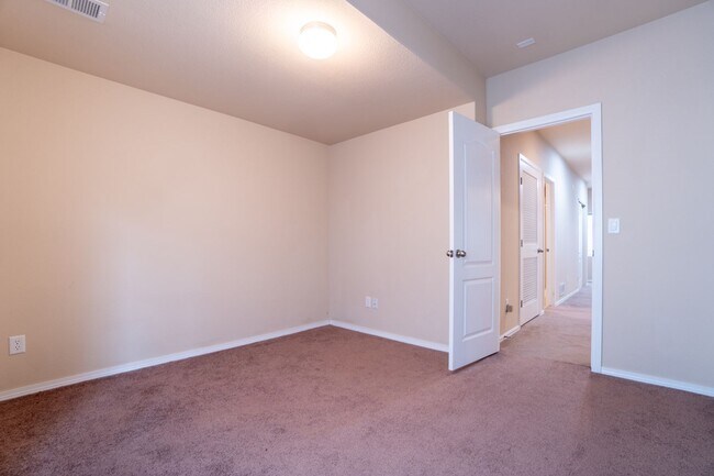 Building Photo - Move in ready home on Kettle Drum