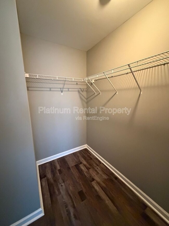 Building Photo - 250 Amal Dr SW