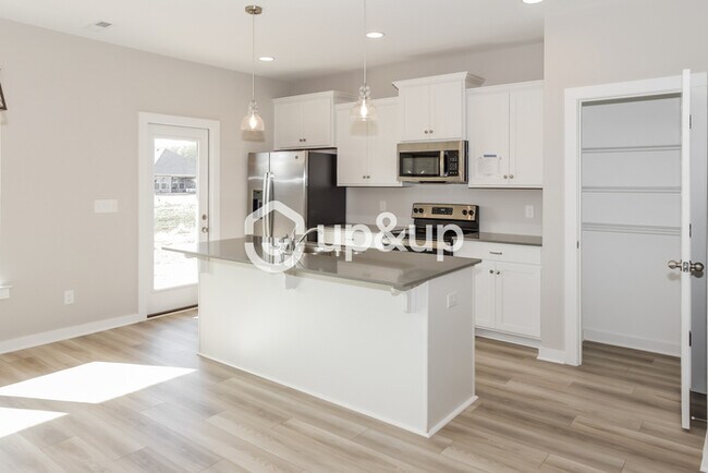 Building Photo - Fantastic 3bd/2ba home! Let yourself in!