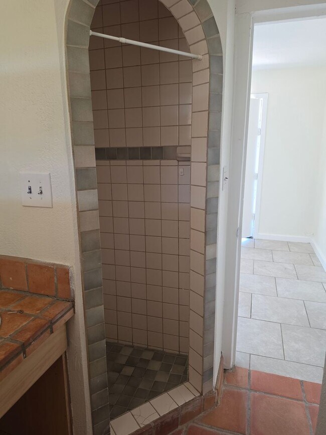 Building Photo - A quaint home offering a convenient location within walking distance to downtown Wickenburg