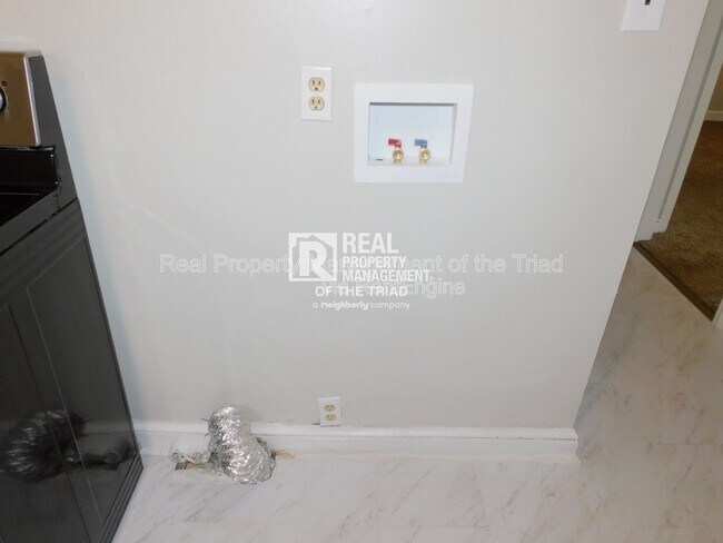 Building Photo - 3405 Derby Pl