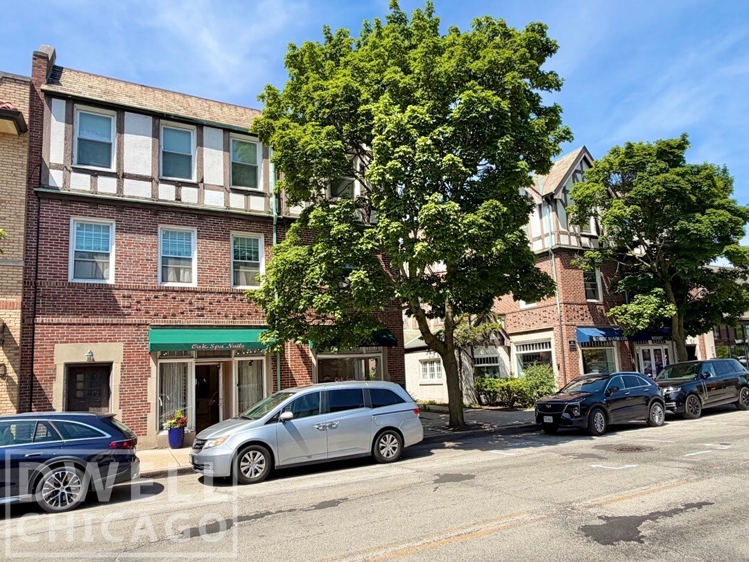 Building Photo - 924 Green Bay Rd