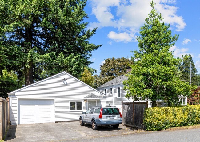 Building Photo - 15701 Stone Ave N