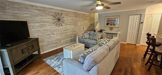 Building Photo - 850 S Tamiami Trl