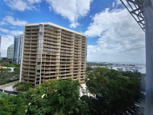 Building Photo - 2951 S Bayshore Dr