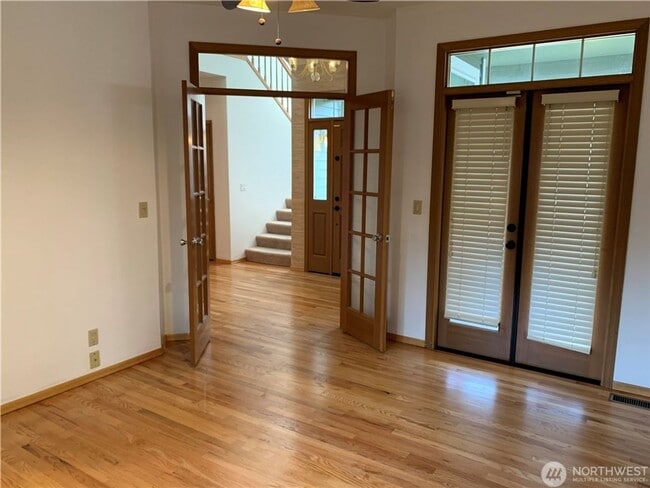 Building Photo - 4Bd/2.5Ba Sammamish Home