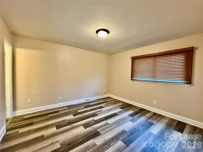 Building Photo - 3132 Dawnshire Ave