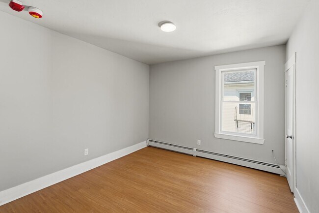 Building Photo - 387 Grove St