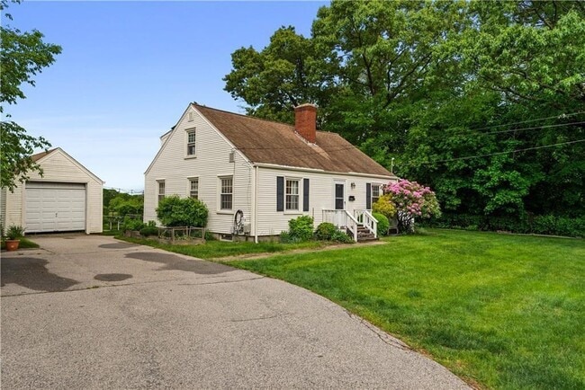 Building Photo - 27 1/2 Doro Pl