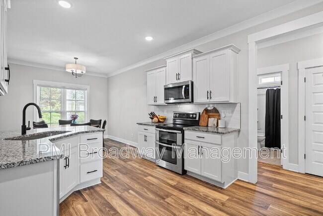 Building Photo - 181 Sherlock Dr