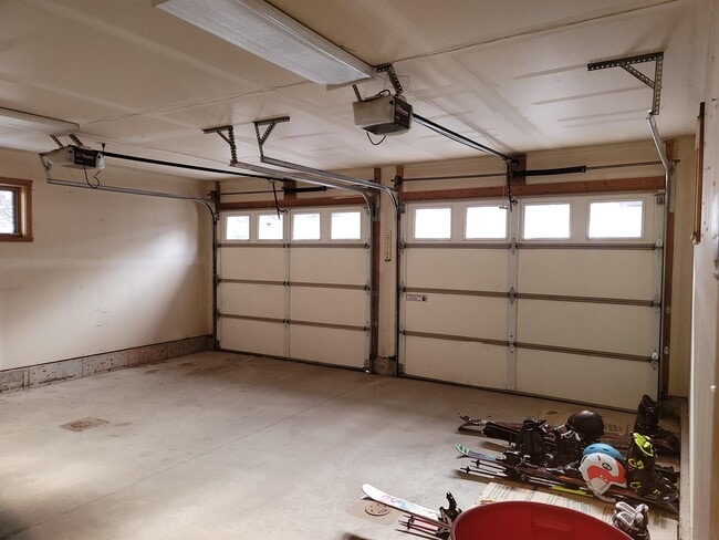 Building Photo - 315 Pine Dr