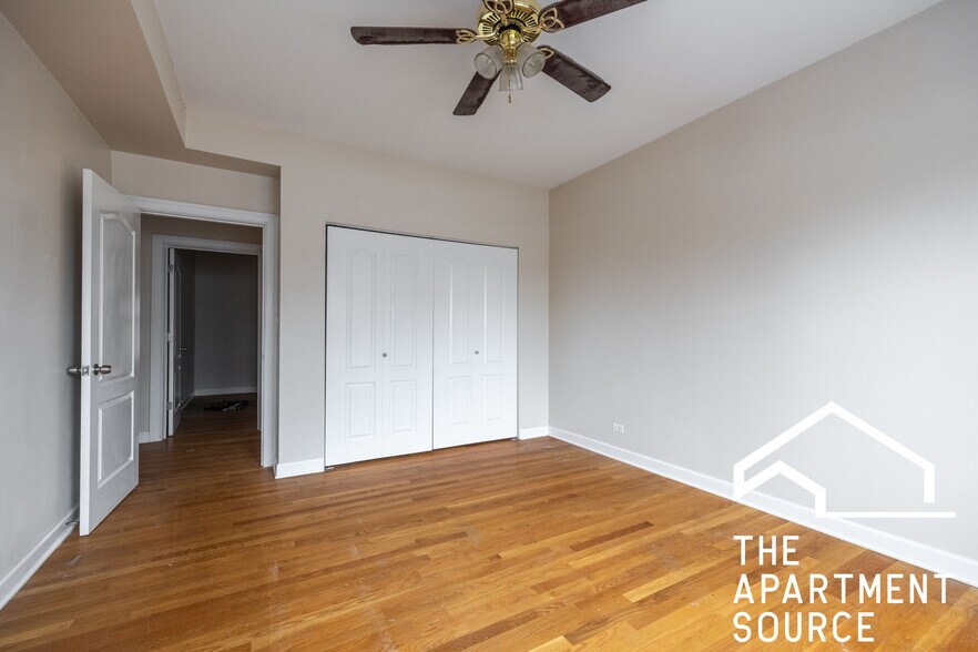 Building Photo - 7462 N Greenview Ave