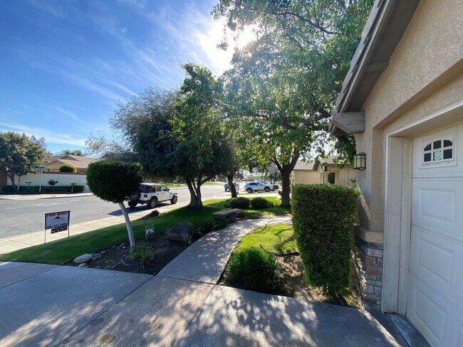 Building Photo - Gated Community of Grand Island in Seven Oaks 2 BD 2 BA Gorgeous House