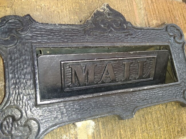 Building Photo - Alamo Placita Adorable 3 Bed 2 Bath Bungalow w/ CACH, Garage, Fenced Yard & More