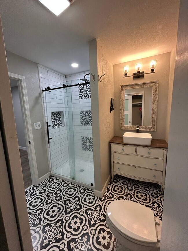 Building Photo - 112/114 W Tenth St. Vidalia