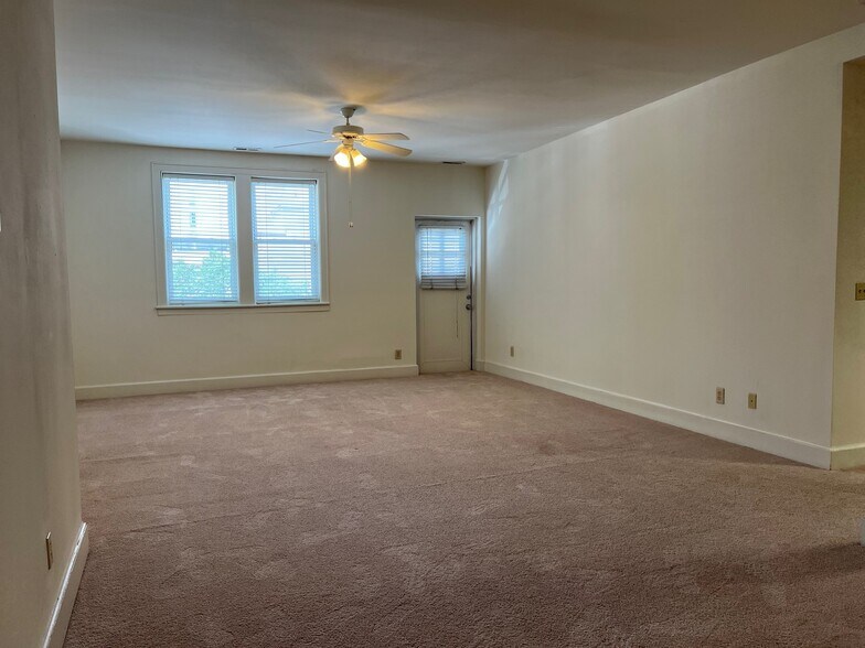 Building Photo - Abodes Downtown (Franklin Apts and KOT)