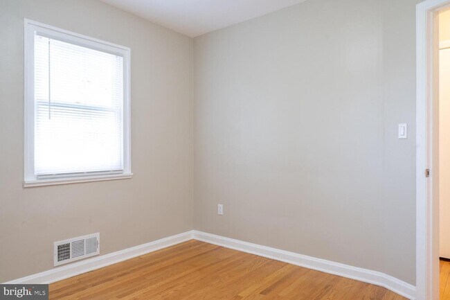 Building Photo - 3903 Fairview Dr