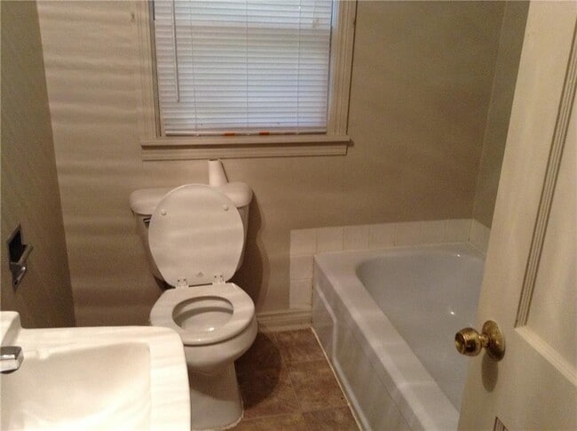 Building Photo - 2090 S Mt Olive St