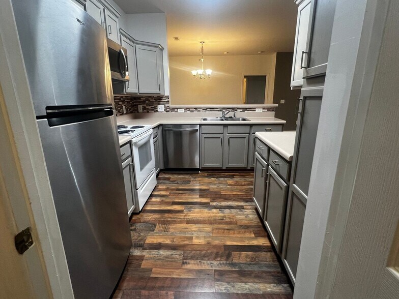 Building Photo - 16324 Redstone Mountain Ln