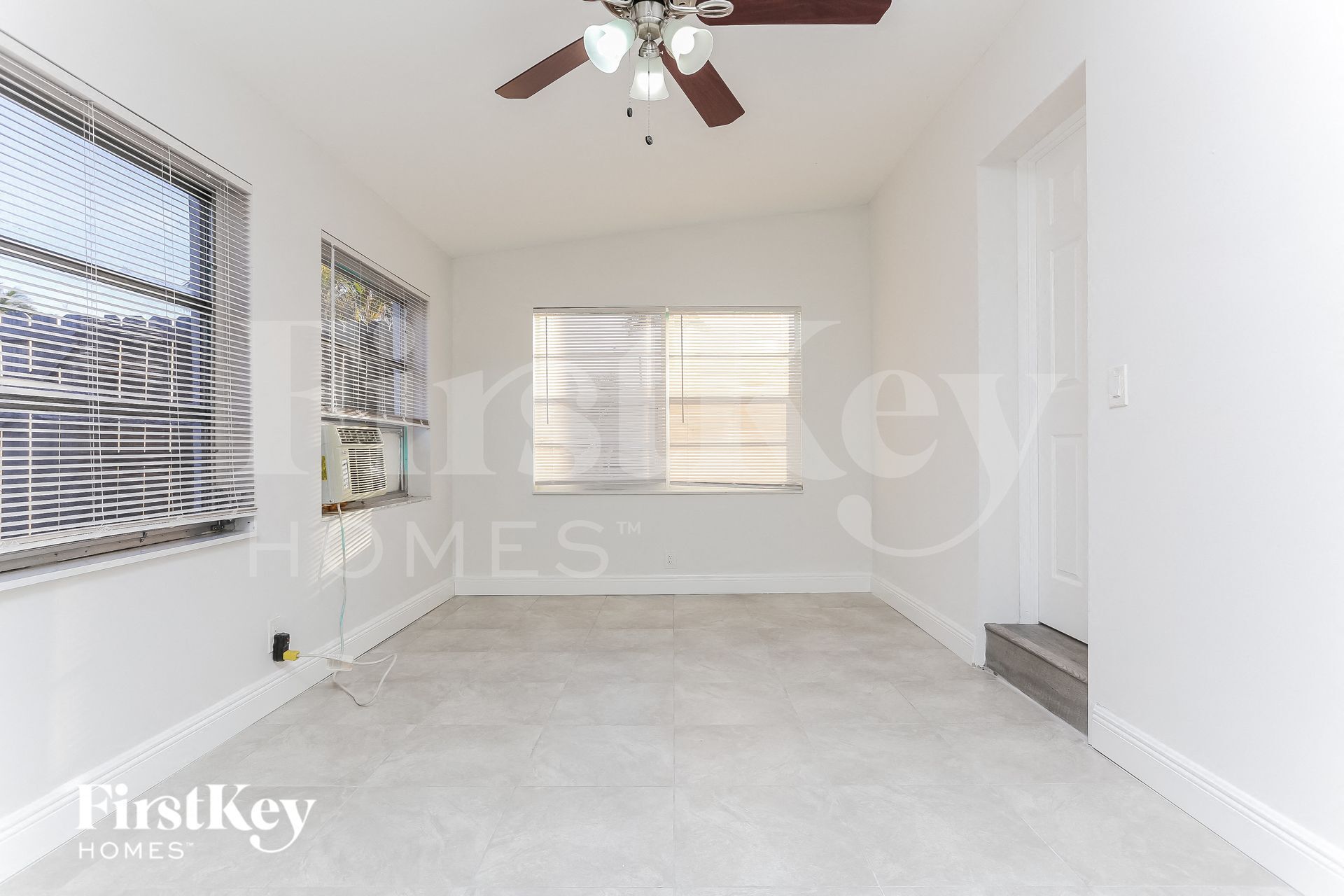 Building Photo - 1571 NE 44th St