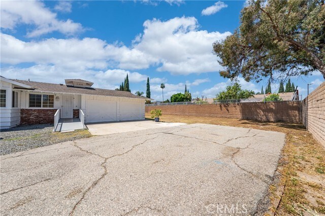 Building Photo - 1345 S Jellick Ave