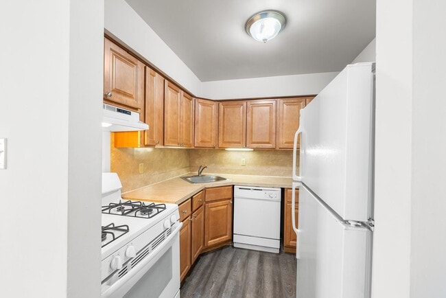 Building Photo - Welcome to The Yorklyn Apartments and Town...