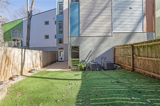 Building Photo - 1412 Peter Haughton Way