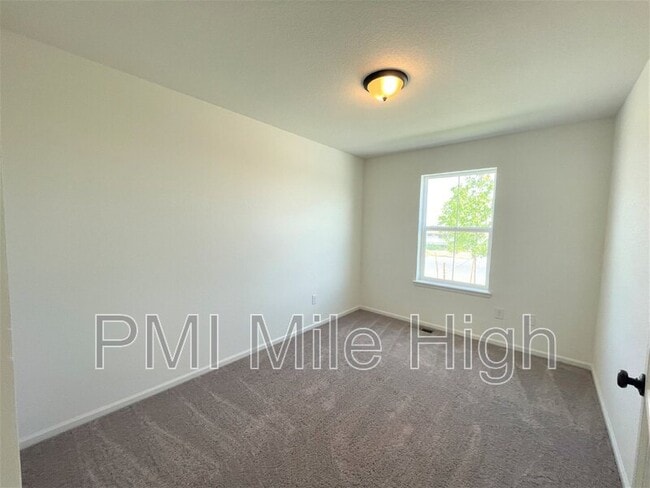 Building Photo - 21138 E 61st Dr