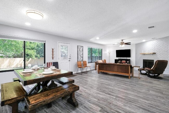 Building Photo - 6807 Skynook Dr