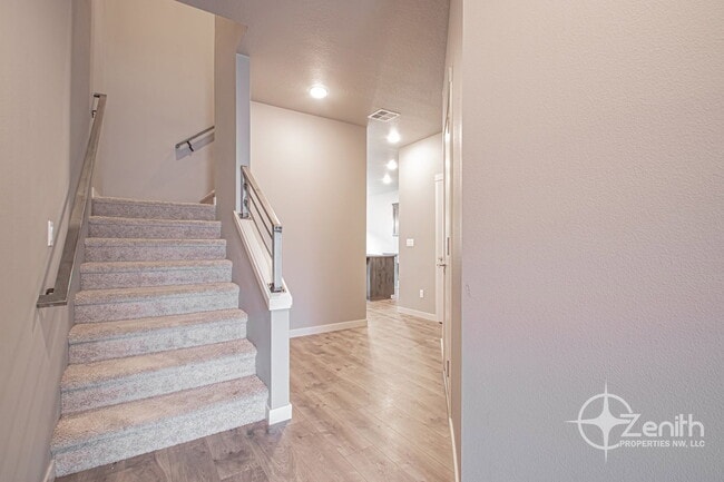 Building Photo - 12323 NE 116th Way