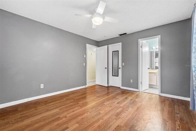 Building Photo - 265 SW Lincoln Cir N
