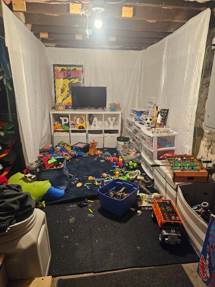 Building Photo - 275 Emerald St