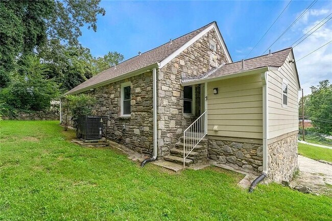 Building Photo - Charming 3BR House in Atlanta