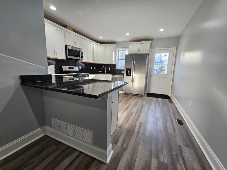 Building Photo - 108 Poplar St