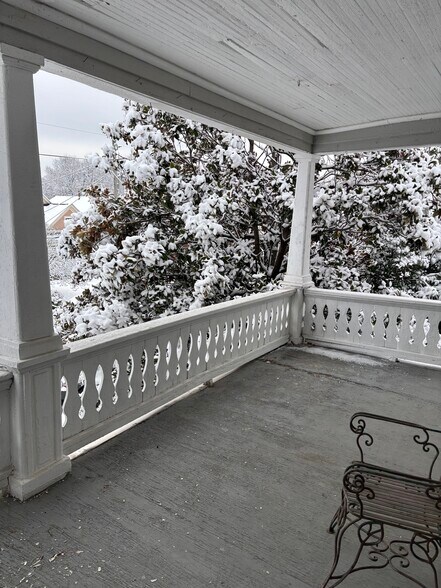 Primary Photo - 163 N Keats Ave