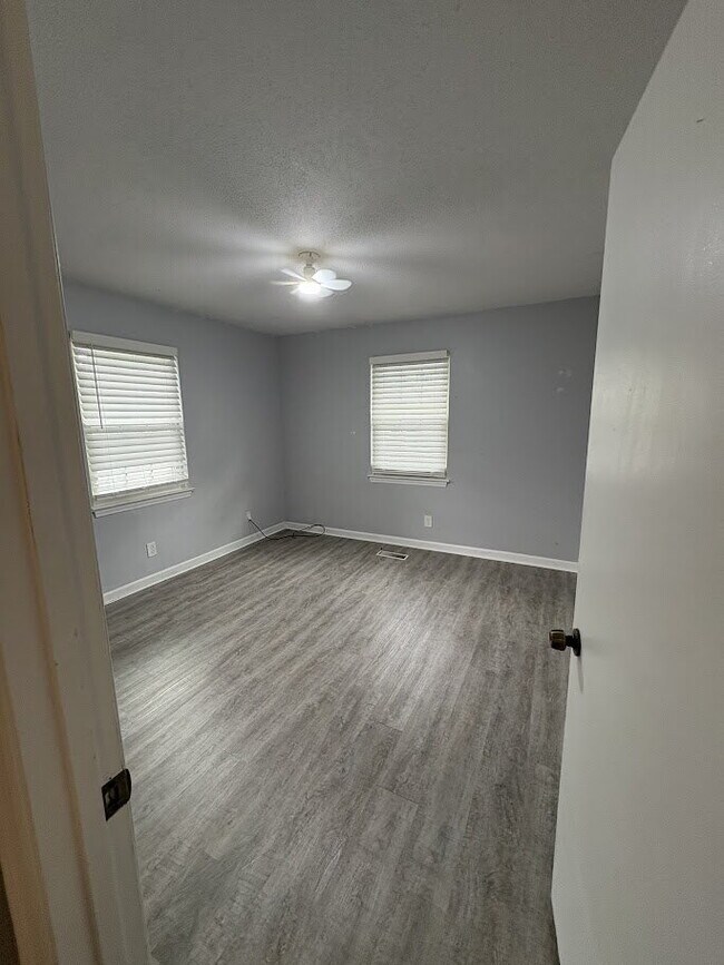 Building Photo - 4240 Crestview Dr