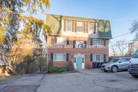 Building Photo - 944 Summit Ave