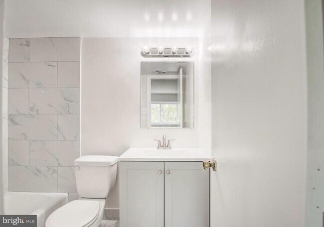 Building Photo - 11051 Camfield Ct