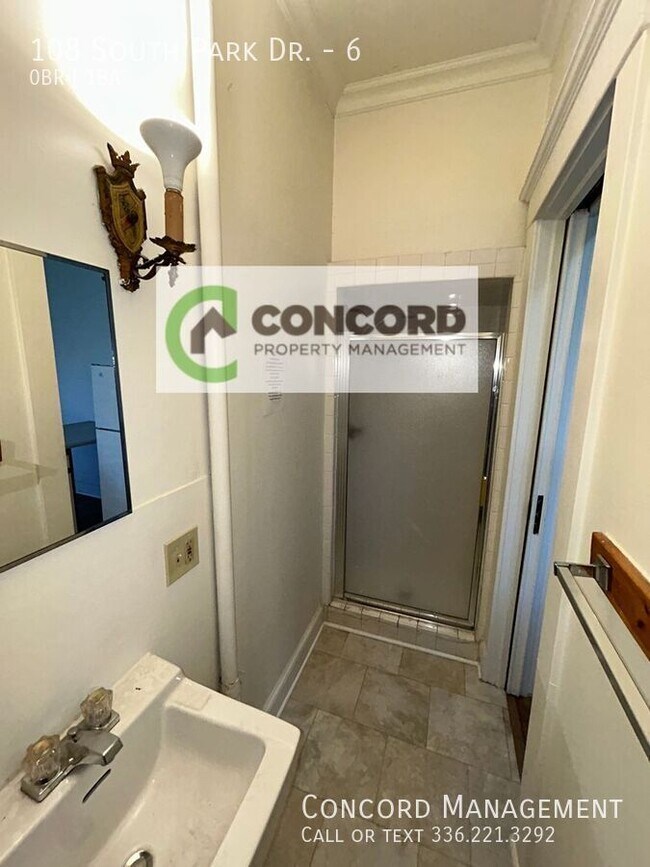 Building Photo - 108 S Park Dr