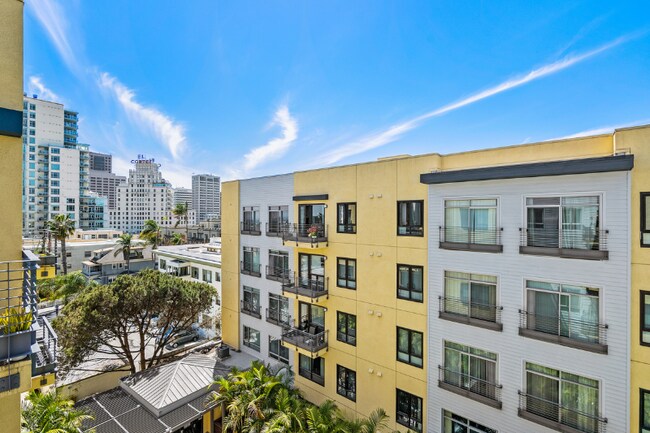 Building Photo - 889 Date St