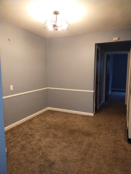 Building Photo - 3131 Mozart Ave