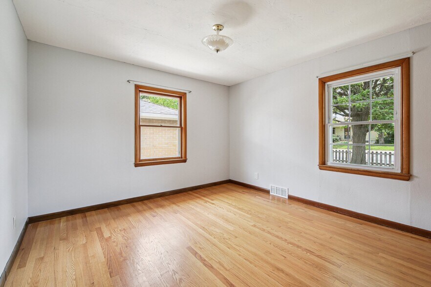 Building Photo - 490 S Marshall St