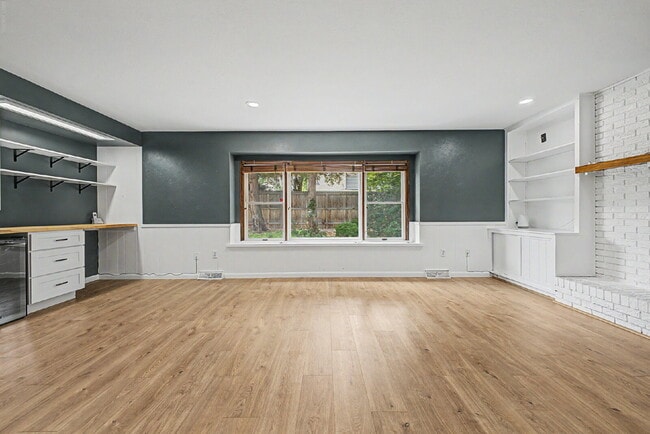 Building Photo - "Spacious 4-Bedroom Oasis with 4 Full Baths in Prime Englewood Location – 3306 Sq. Ft. of Comfort...