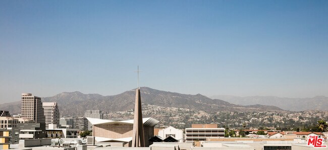 Building Photo - 118 S Kenwood St