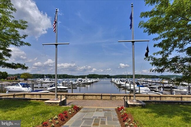 Building Photo - 981 Herons Run Ln