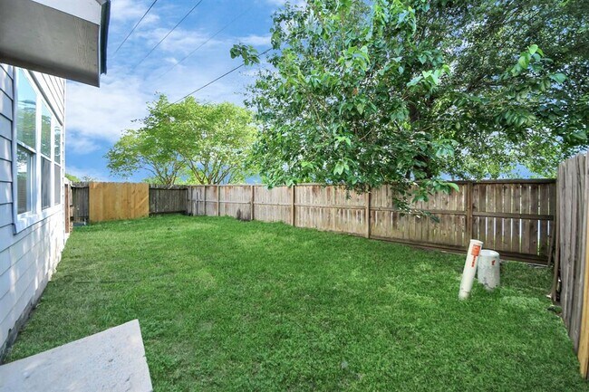 Building Photo - 8763 Thistlemoor Ln